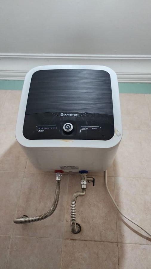 Water heater listrik Ariston sebelum dipasang