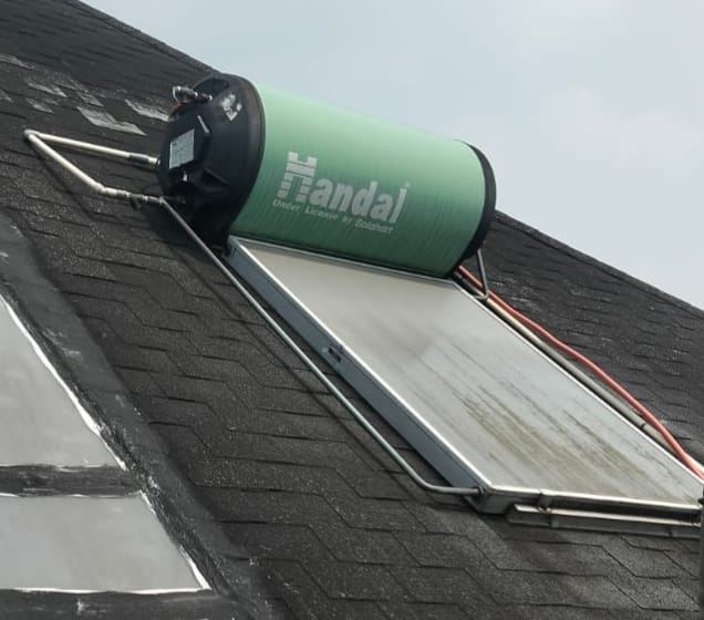 Solar water heater Handal terpasang di atap
