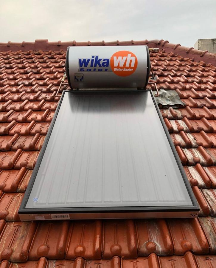 Solar water heater Wika terpasang di atap rumah
